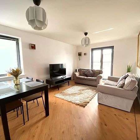 סוואנסי Lovely 2-Bedrooms Apartment Step To The Beach מראה חיצוני תמונה