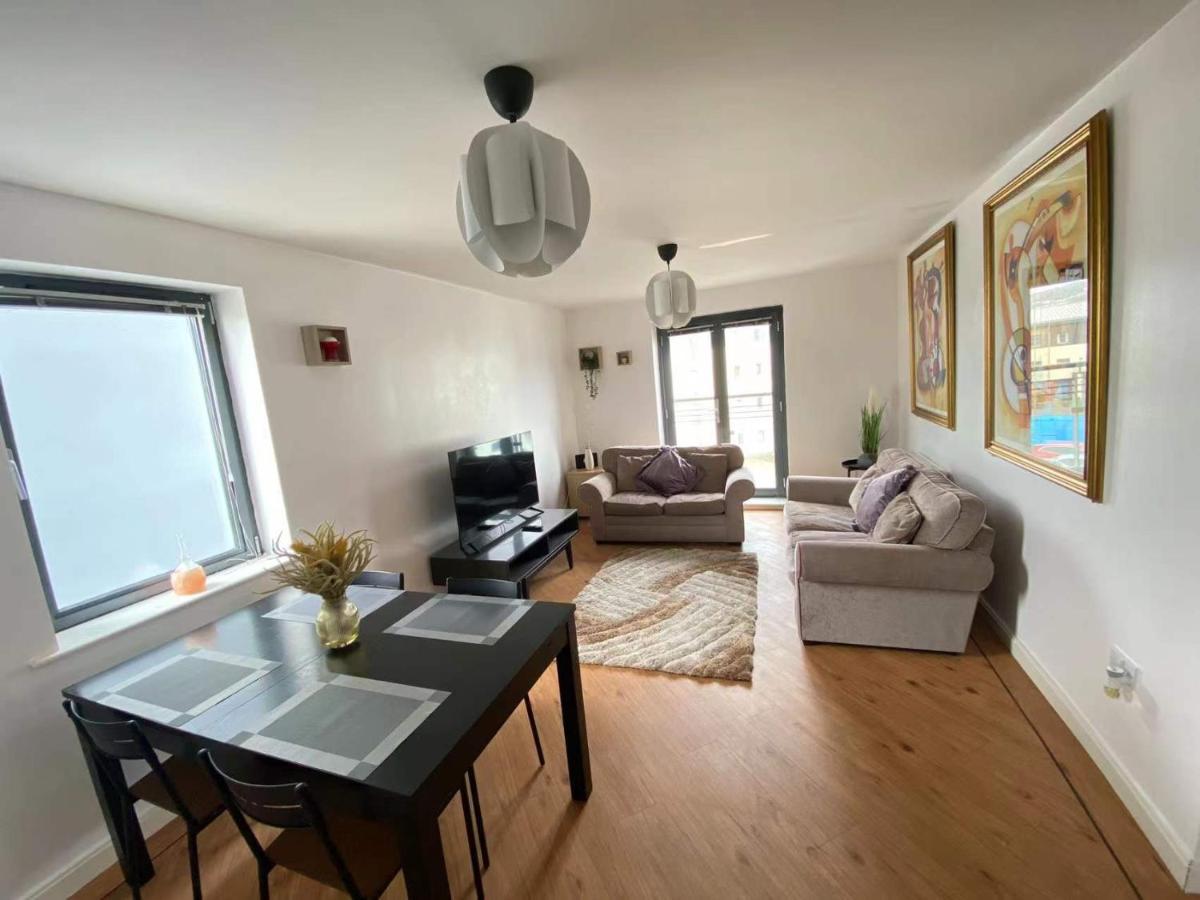 סוואנסי Lovely 2-Bedrooms Apartment Step To The Beach מראה חיצוני תמונה